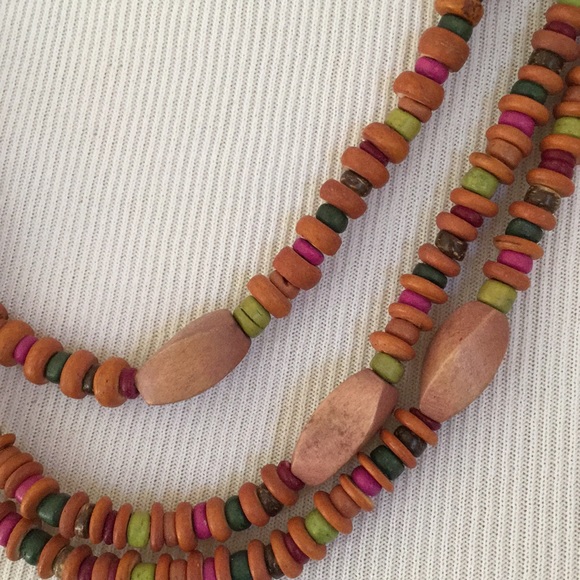 Pretty triple-strand wood bead necklace - Picture 2 of 4